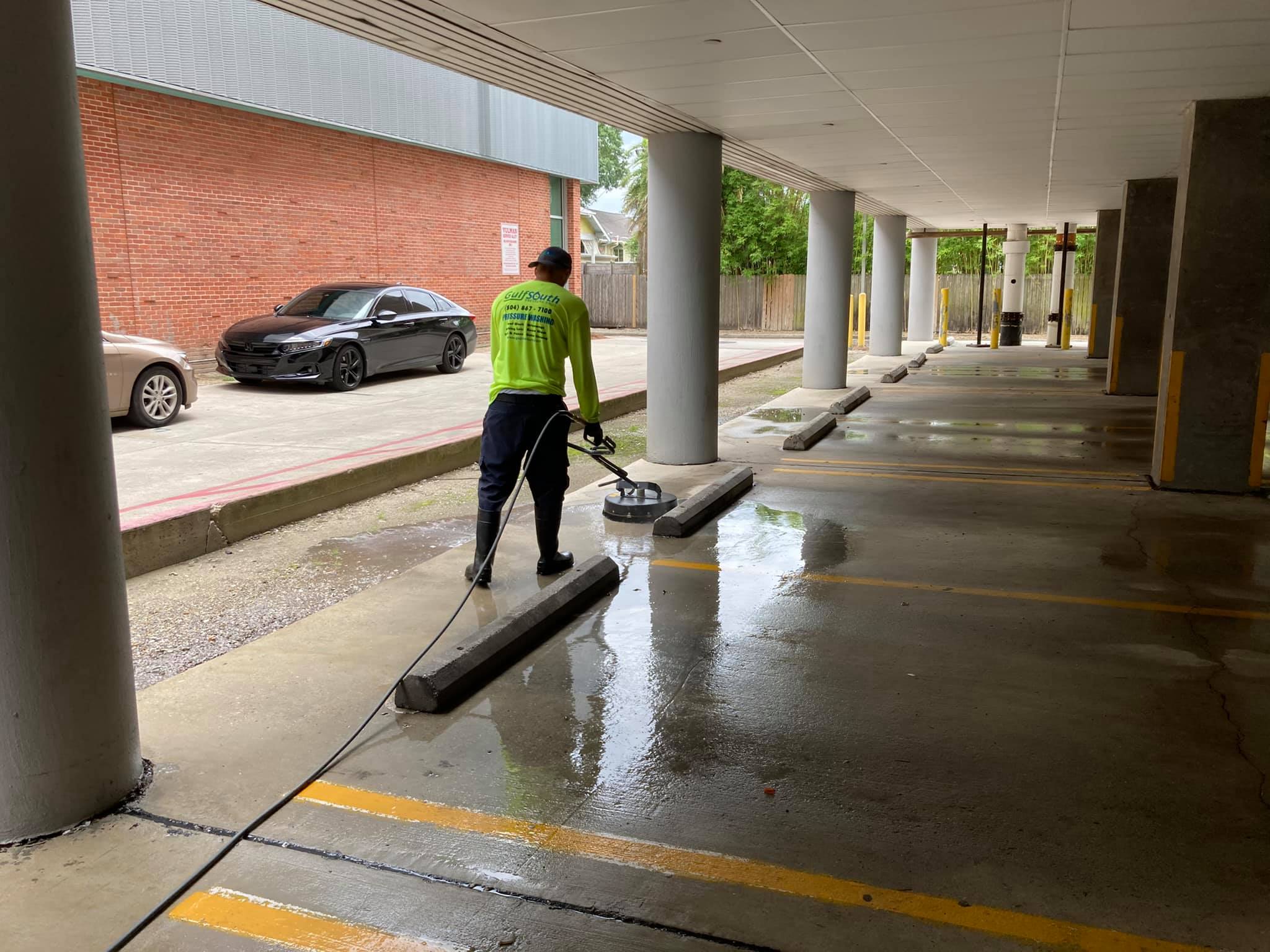 Parking Lot Cleaning & Maintenance
